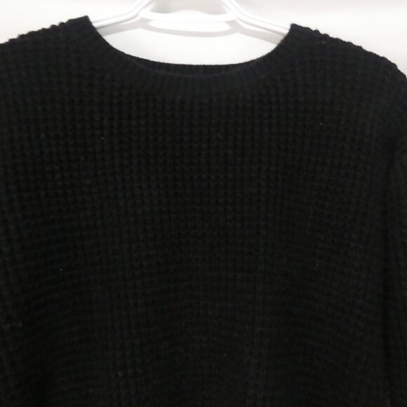 FOREVER 21 | small | Black Textured Waffle Knit Crewneck Sweater | GUC - Picture 1 of 16